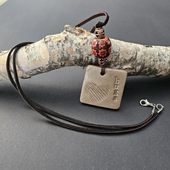 Boho ceramic aromatherapy pendant hand crafted with leather string - Picture 2 of 5